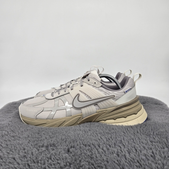 New Nike V2K Run GORE-TEX Women's Waterproof Shoes Size 10 - Picture 1 of 8